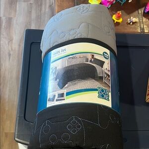 Your Zone Gray and Black Quilt Set